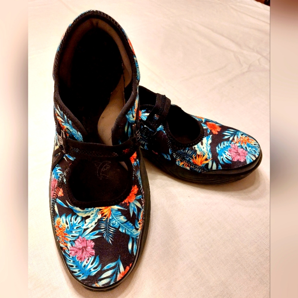BZEES Tropical Floral Tempo Slip-on Shoes